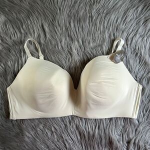 SecSecret Treasures Bra Womens Size 40D White Wireless Thin Padding Back Closure